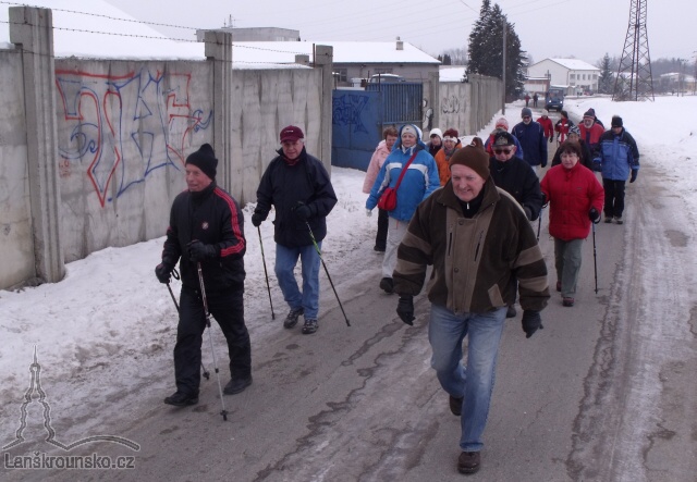 03_Kolovadle 5_Vychazime z mesta.jpg